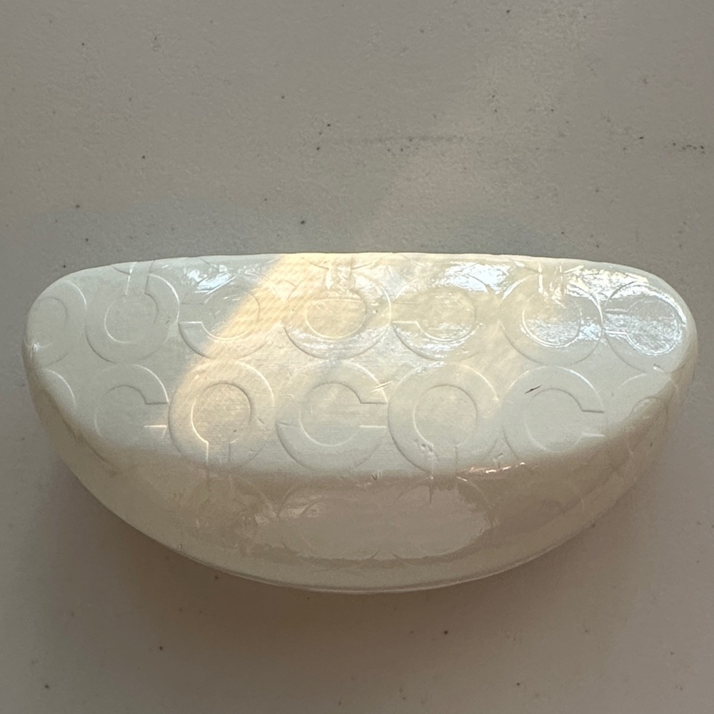 Coach Glossy Cream Eyeglasses Case. - Picture 2 of 8
